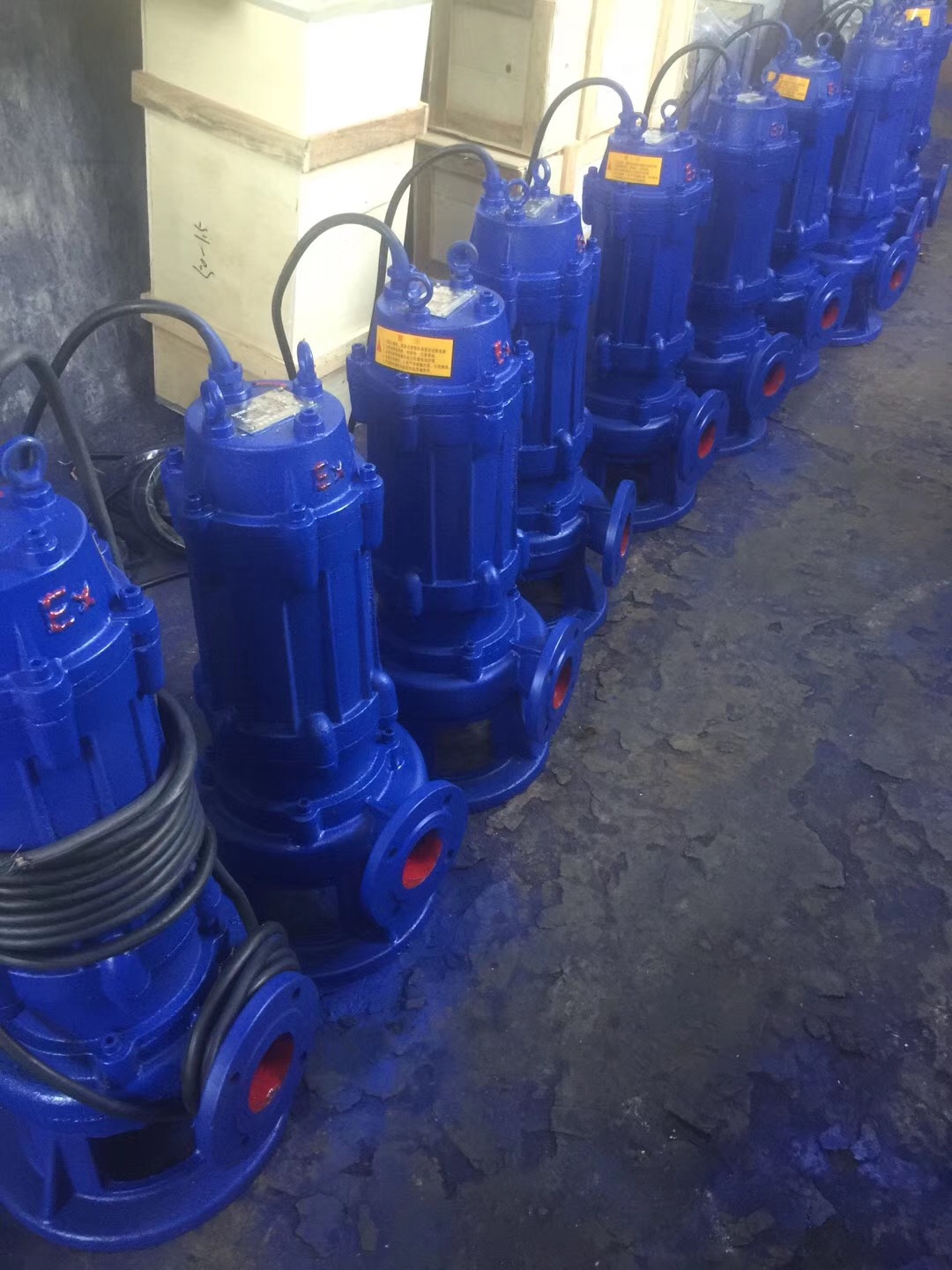 QW潛水排污泵實(shí)物圖片